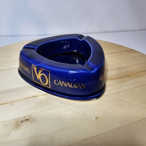 Seagrams VO Canadian Ceramic Ashtray Triangle Cobalt Blue With Gold Lettering ho - Picture 4 of 8